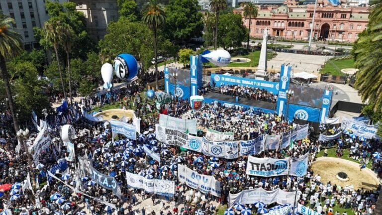 La CGT mostró músculo en Plaza de Mayo: «Este plan de lucha recién empieza»