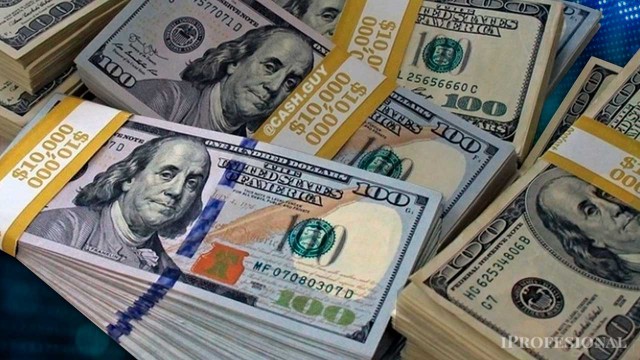 El dólar oficial volvió a bajar y alcanzó su valor más bajo en casi dos meses