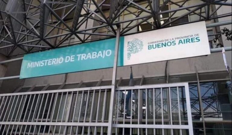 Kicillof. Un nuevo aumento a docentes y estatales muy por detrás de la inflación