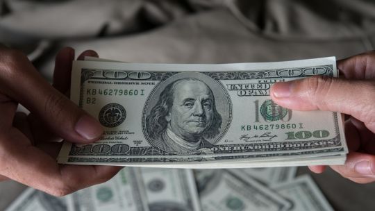 A cuanto cerró el dólar blue hoy jueves 15 de enero del 2026