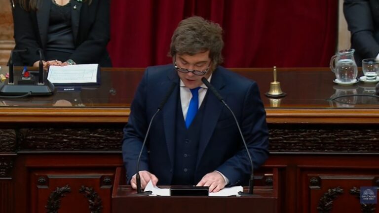 A los gritos y haciendo un circo: Milei abrió las sesiones legislativas polarizando políticamente