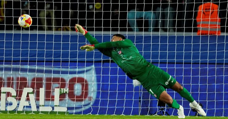La noche que Musso pidió a gritos un lugar en el Mundial: su actuación consagratoria para meter al Atlético en la final de la Copa del Rey