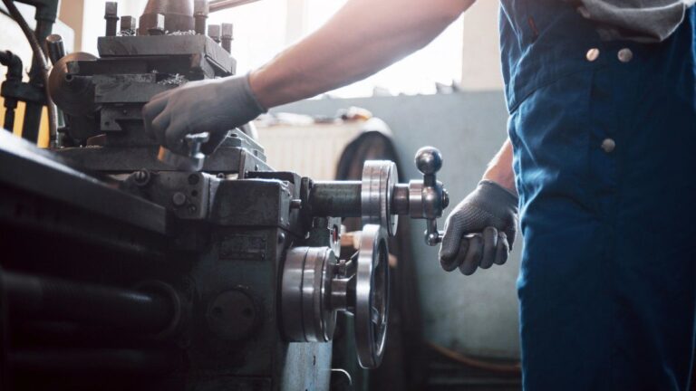 La crisis industrial en números: 160 empleos menos por día y producción en niveles de 1985