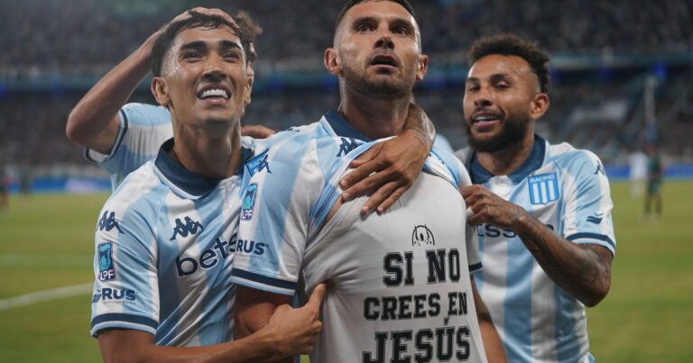 Maravilla Martínez y otra recuperación milagrosa: el 9 volvió de la lesión y metió un doblete para la victoria de Racing ante Estudiantes RC