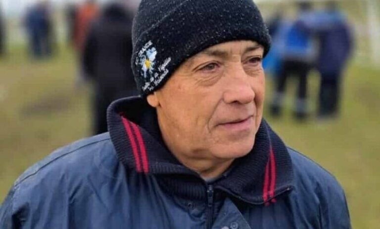 Ilustración simbólica de un apretón de manos entre un familiar y un profesional de la salud.