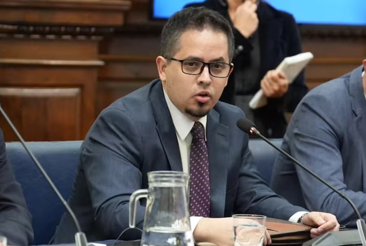 El diputado nacional Santiago Pauli durante una entrevista.