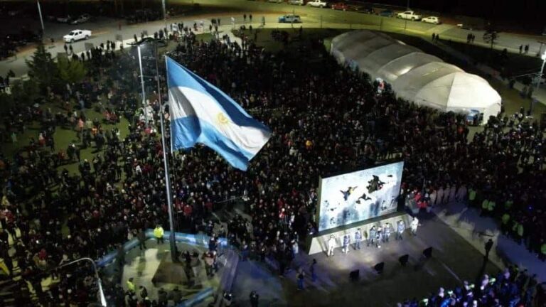 Carpa y actividades conmemorativas por Malvinas en Ushuaia, Tierra del Fuego.